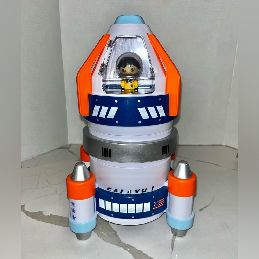 Ryan’s World Galaxy One Explorer Rocket: Plus 11 Micro Astronaut Figures Playset